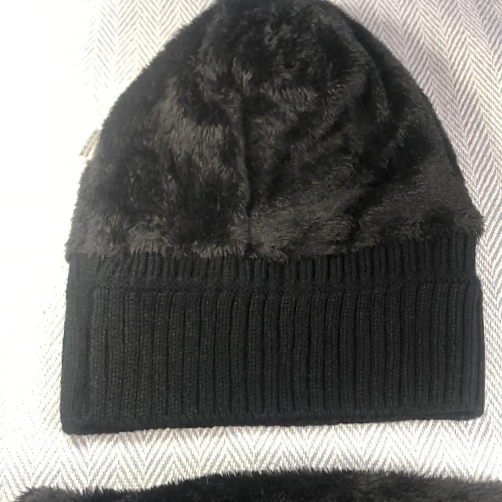 BLACK WINTER faux fur lined winter hat and gaiter Excellent Used Condition